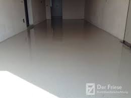 Epoxidharz Bodenbeschichtung In Einer Garage Bodenbeschichtung Industrieboden Epoxidharz Bodenbeschichtung