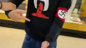 A suástica um dos principais símbolos do nazismo é a suástica. Plymoxirqcmxlm