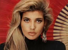 Mandy Smith, icona anni 80: il matrimonio scandalo con l'ex bassista dei  Rolling Stones, i problemi di salute, la conversione