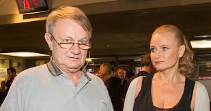 Má to být snad pokus o záchranu hroutícího se manželství? Reziser Jiri Adamec Si Nerozumi S Manzelkou V Cem Ho Jana Ignoruje