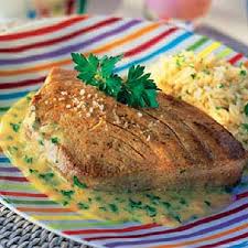 Los filetes de atún fresco o congelado tienen una carne de color rosado claro a oscuro. Atun A La Plancha Con Salsa De Perejil