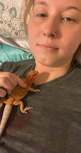 I sent this video to my grandma explaining how my new bearded dragon is  actually very friendly, saying “see, he’s really sweet!” To which my  grandmother replied, “yeah and ugly” 😂 how dare you call my ...