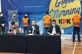 Kabar terbaru, menteri sosial juliari batubara ditetapkan oleh kpk sebagai tersangka korupsi bansos covid 19. Rcvi Erftosm4m