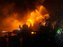 Terkait kebakaran kapal motor ( km) yang sedang tertambat tersebut. Diduga Ada 4 Kapal Tanker Pertamina Yang Terbakar Di Banjarmasin Kumparan Com