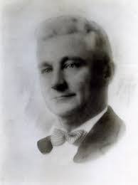 Fanny Chase's Instagram, Twitter & Facebook