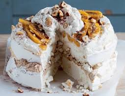 Festliche Pavlova Mit Bananen Und Tiramisu Rezept Rezept Tiramisu Rezept Pavlova Lebensmittel Essen