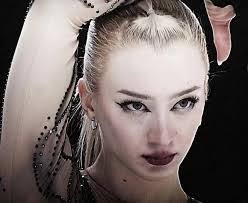 Amber Whalen's Instagram, Twitter & Facebook