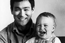 La “maldición” de los Lee: cómo fue la trágica muerte del hijo de Bruce Lee  en la grabación de una película