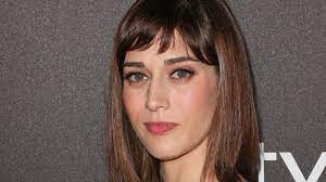 The length of the hair is medium long and till the shoulders. The Best Medium Length Hairstyles For Fine Hair And A Long Face The Skincare Edit