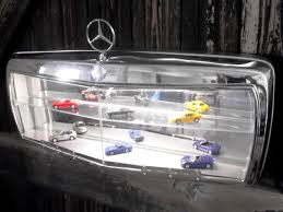 Mercedes Modellautovitrine Garagen Mobel Fahrzeugausstattung Mobel Aus Autoteilen