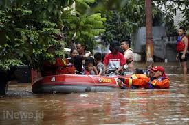 Banjir di jakarta terjadi di pantai barat laut jawa, di muara sungai ciliwung di teluk jakarta, yang merupakan sebuah inlet dari laut jawa dan telah terjadi pada tahun 1960, 1996, 2002, 2007, 2013. 8 Banjir Besar Jakarta Begini Kedahsyatannya