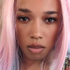 Betsy Grimm's Instagram, Twitter & Facebook