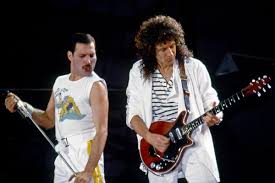 Here's an ongoing collection of my favorite photos/gifs of brian may! Brian May Or Freddie Mercury Who Was The True Leader Of Queen Rock Celebrities