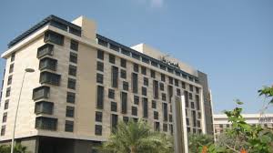 Bereits im sagenkreis des nibelungenlieds wird brünhild, königin von island erwähnt, die unter dem schutz der tarnkappe von siegfried für könig gunther. Hotel Radisson Blu Abu Dhabi Yas Island Abu Dhabi Holidaycheck Abu Dhabi Vereinigte Arabische Emirate