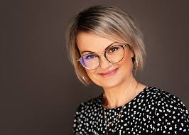 Diana Asmus's Instagram, Twitter & Facebook