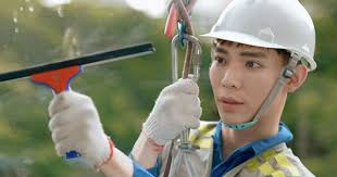 3 chi tiết siêu lầy trong MV mới của Erik: Số 2 bị netizen tố "đạo nhái"  cảnh nóng của Phạm Băng Băng?