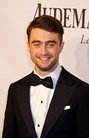 Daniel radcliffe takes his opening night bow in equus on broadway at the broadhurst theatre on september 25, 2008 in new york city. Bildergalerie Von Daniel Radcliffe Darke