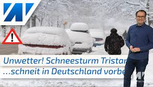 Während eines schweren schneesturms ist in sibirien ein hubschrauber abgestürzt. V9te5d04xfws9m