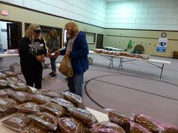 Church's pet food pantry feeds multitudes of dogs and cats