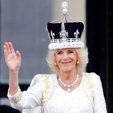 Königin Camilla: Palast veröffentlicht erstes Krönungsporträt | GALA.de