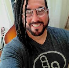 How to build a custom MIDI guitar pedalboard with advanced features?