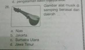 Alat musik tradisional indonesia dari suku toraja ini terbuat dari kayu dan tempurung kelapa yang diberi dawai atau senar. Gambar Alat Musik Di Samping Berasal Dari Daerah A Niasb Jakartac Sumatera Utarad Jawa Brainly Co Id