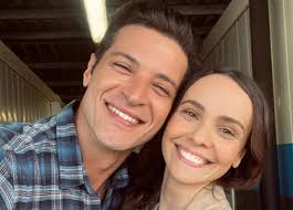 Leandro Lima surge com Débora Falabella e web shippa casal de Terra e  Paixão