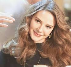 Pin By Nzyemiia Pℊ On Uɴʟu Kizʟᴀʀ In 2021 Alina Boz Turkish Beauty Actresses
