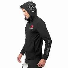 Hol dir den offiziellen reebok ufc fight night walkout hoodie, den alle kämpfer stolz bei der fight night tragen. Reebok Ufc Fight Night Blank Walkout Schwarz Traininn