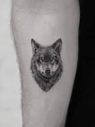 Black And Grey Wolf Tattoo Small Black Gray Wolf Tattoo C Tattoo Studio Kaleidoscope Tattoo Arte Tatuajes Diferentes Estilos