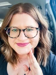 Leigh Kramer's Instagram, Twitter & Facebook