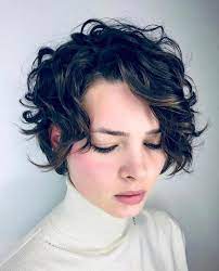 Short Shattered Curly Bob Shorthairstyles Short Wavy Hair Natural Wavy Hair Haircuts For Curly Hair