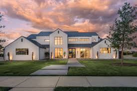 We Are Hot On Heath And This Texas Transitional From Rick Shipley Custom Homes Candysdirt Com Modern Farmhouse Exterior Custom Homes House Exterior