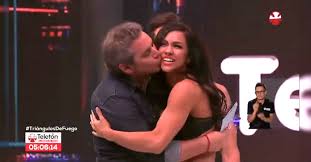 Jun 16, 2021 · josé miguel viñuela está constantemente recordando sus inicios en la televisión, reviviendo las viejas glorias de los programas de entretención que animaba el conductor. Medio Bravo El Tio Para Su Edad Novio De Pops Arremetio Contra Jose Miguel Vinuela Por Querer Robarle Un Beso A La Brasilena Ayayay