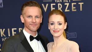 Tijdens de opening van de uitmarkt 2019 lieten noortje herlaar, de teen girls én de lazarus band voor het eerst een nummer uit. Noortje Herlaar Instagram The Split Meet The Bbc Drama Stars Real Life Husbands And Wives Hello