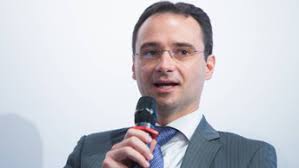 UBS WM, AA Advisors seeking new managers