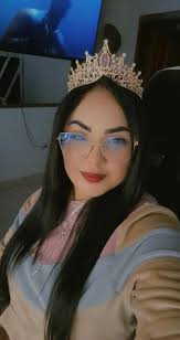 siempre sere la reina a la que me convirtieron despues de tanto caos ....