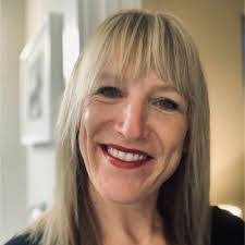 Leah Rowan's Instagram, Twitter & Facebook