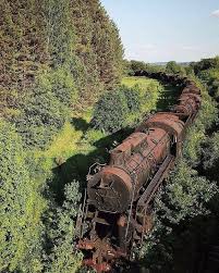 Pin By Ila Barna On Rust Abandoned Train Abandoned Places Abandoned