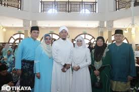 Puteri sarah liyana megat kamaruddin atau nama komersialnya, puteri sarah liyana merupakan seorang pelakon dan model wanita malaysia. Galeri Syamsul Yusof Dan Puteri Sarah Liyana Sah Bergelar Suami Isteri