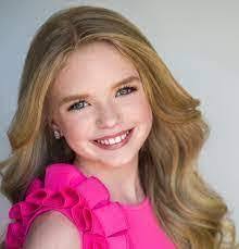 Selena Everett's Instagram, Twitter & Facebook