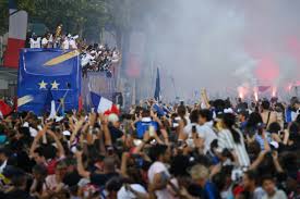 Tf1 a raté hier la descente des bleus de l'avion. Television 6 8 Millions De Telespectateurs Sur Tf1 Pour Les Bleus 2018 Imaz Press Reunion L Actualite De La Reunion En Photos