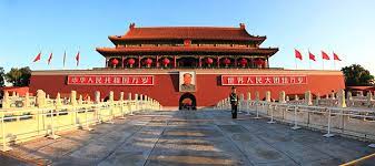 Tiananmen square, the landmark of capital city, is located at the center of beijing and the midpoint of chang'an avenue. Mao Bildnis Auf Dem Tian Anmen Platz Wikipedia
