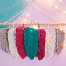 Contoh garland benang wol (sumber: Macrame Daun Macrame Leaf Tali Katun Dreamcatcher Benang Rope Hiasan Dinding Hiasan Kamar Walldecor Shopee Indonesia