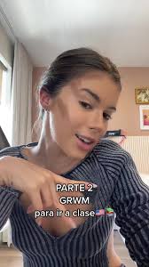 Mar Lucas Maquillandose