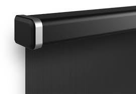 somfy lanceert huna een collectie gemotoriseerde rolgordijnen deze worden bediend met de smartphone en werken op batterijen rolgordijnen gordijnen bediende