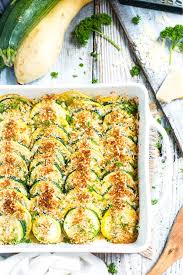 This Summer Squash Casserole Looks So Tasty And Yet It S So Easy The Ingredients List Summer Squash Casserole Squash Casserole Recipes Summer Squash Recipes