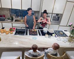 Move cooking out of the kitchen. Ho Ngoc Ha Kim Ly Personally Went To The Kitchen To Cook But Turned To Look At Leon S Jury Face And Laughed