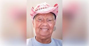 Daniel Runge's Instagram, Twitter & Facebook