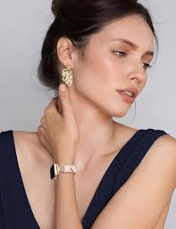 Minyee Leather Band Compatible with Apple Watch 42/44/45/46/49mm Women,  Slim Dressy Premium Leather Strap with A-Shape Metal Buckle for iWatch  Series 10 9 Ultra SE 8 7 6 5 4 3 2 1, Pink/Starlight : Amazon.ae:  Electronics